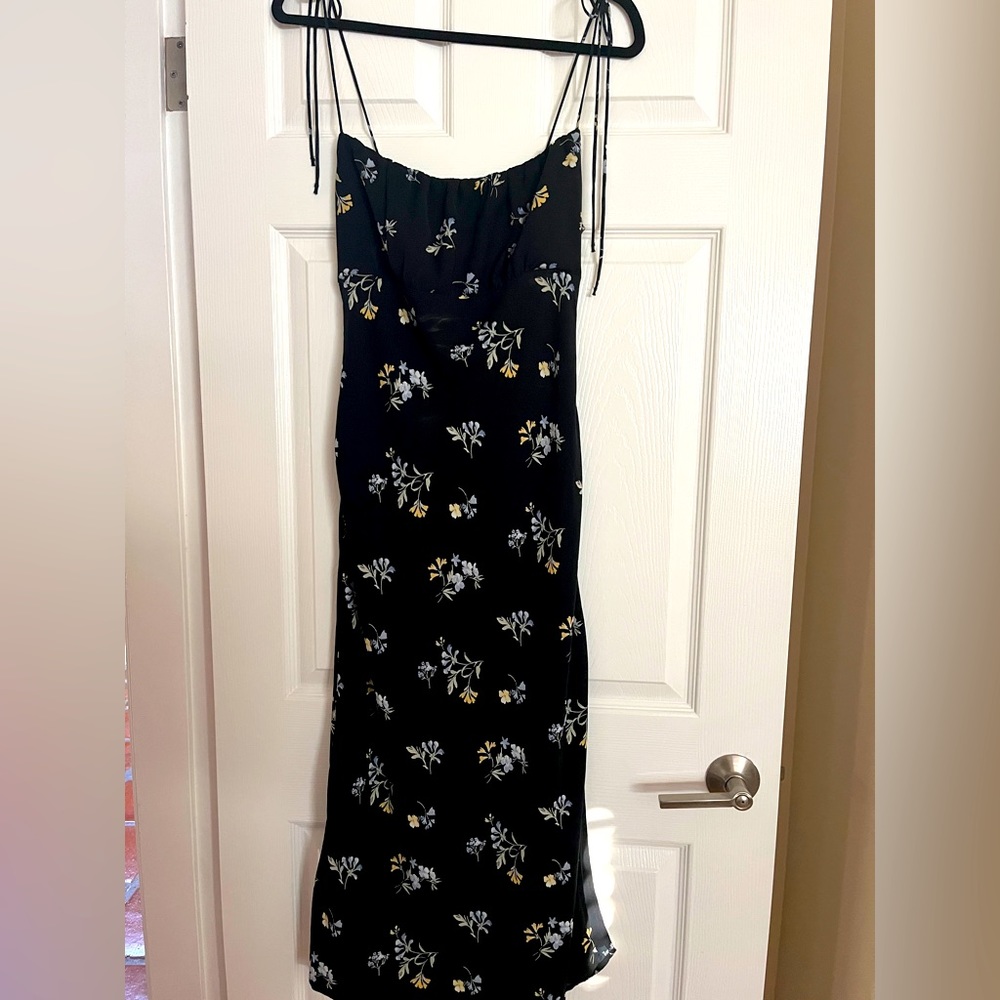 Abercrombie dress with tie strap detail. Worn once and dry cleaned. Size small